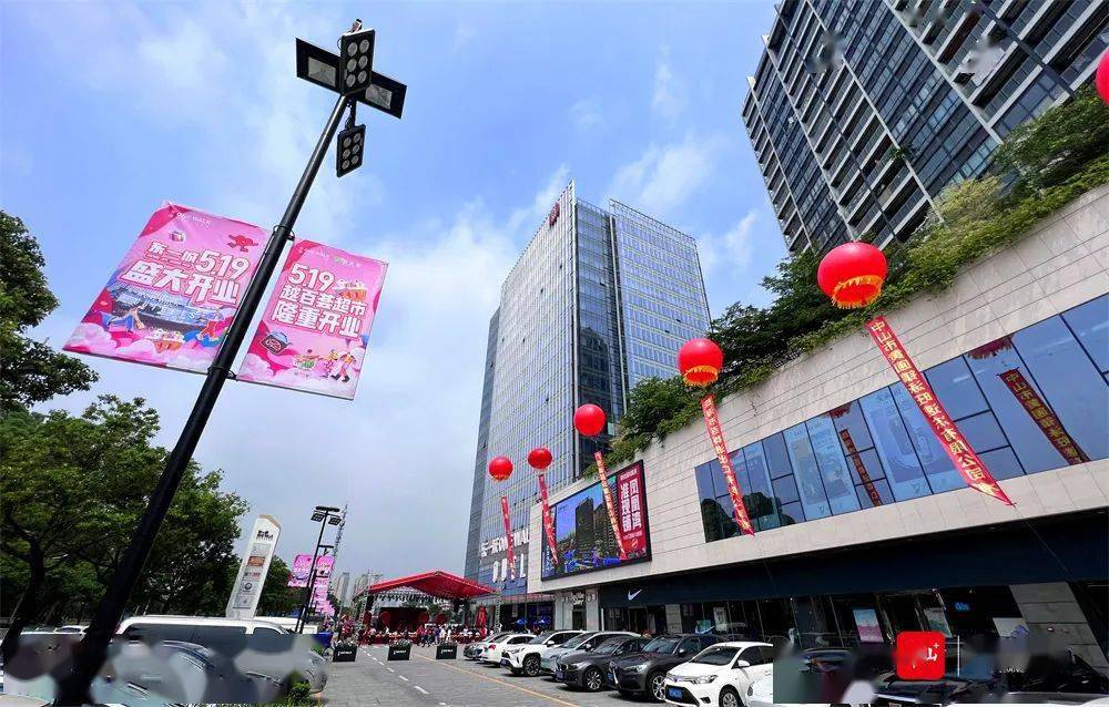 5月19日上午,位于容桂外环路12号的东一城商业广场正式开业.