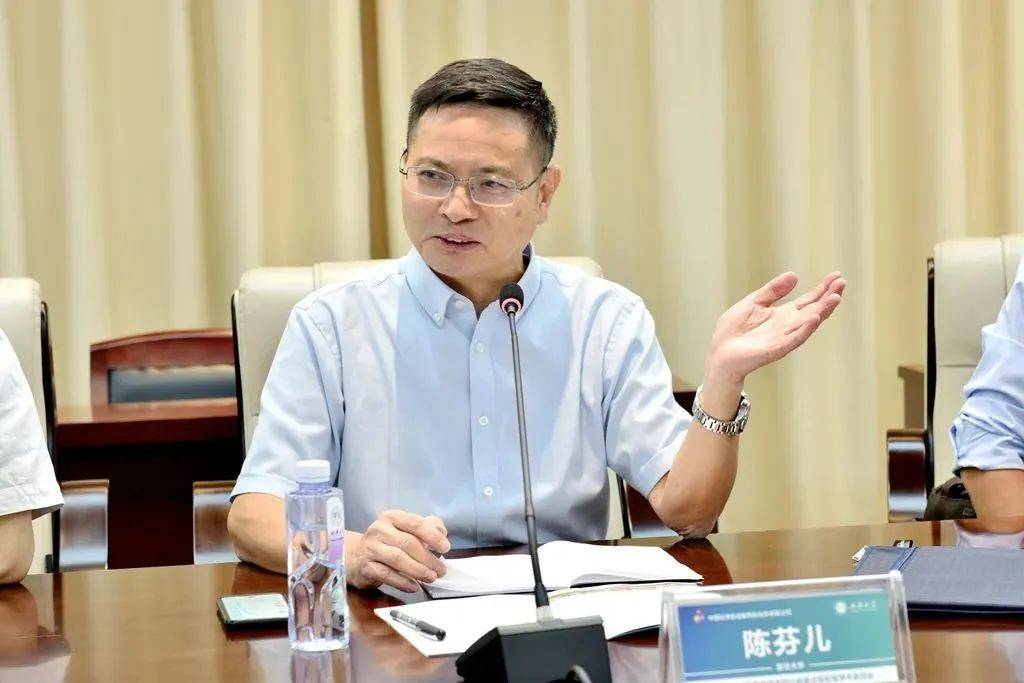 陈芬儿是复旦大学教授,博士生导师,2015年当选中国工程院院士.