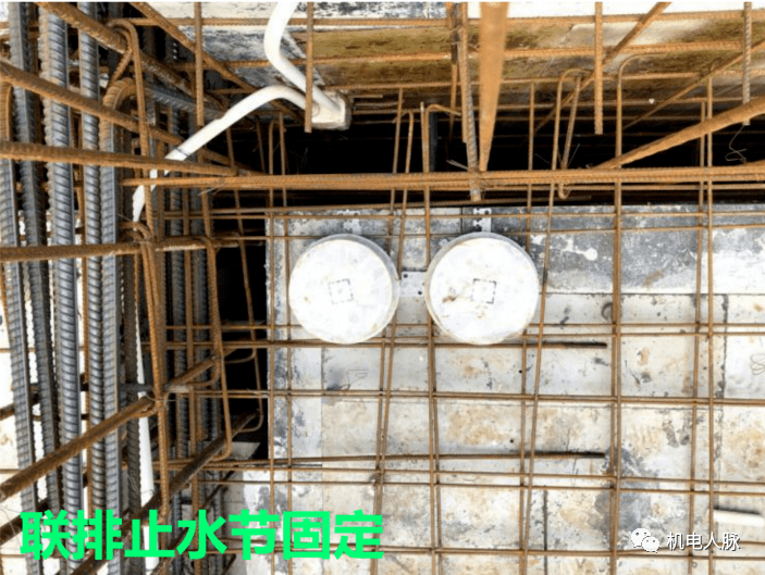 预埋件规格及尺寸应满足要求,一般卫生间板厚100mm,需选择高100mm的