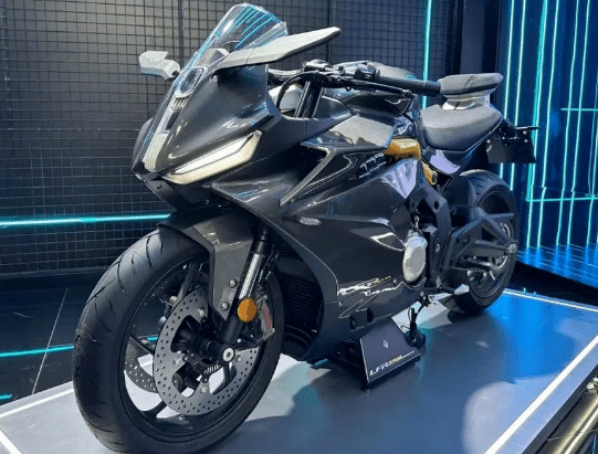 奔达lfr700四缸仿赛跑车亮相.