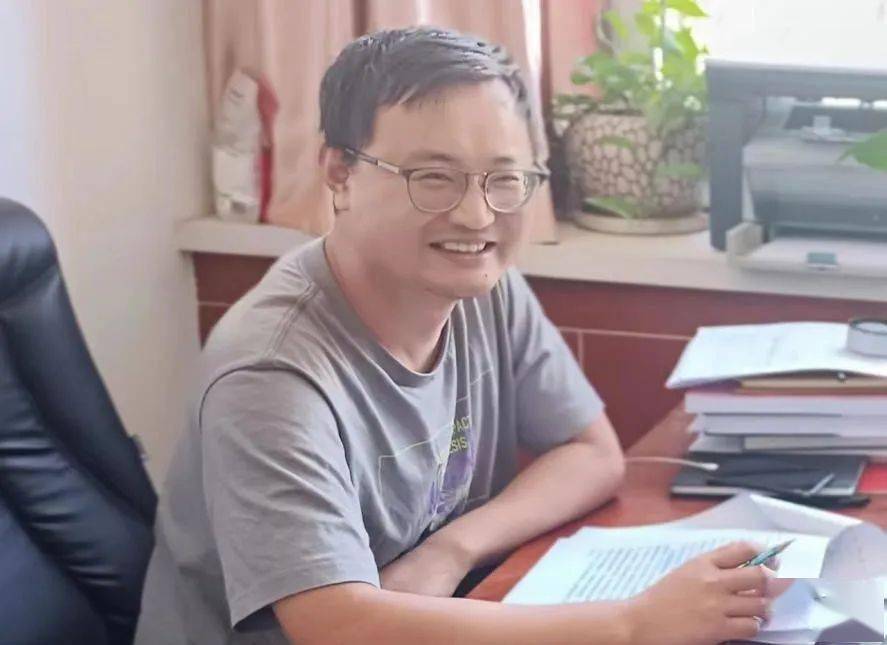 公职律师 程秀鹏市司法局立法二科副科长作为一名公职律师,要一心向党