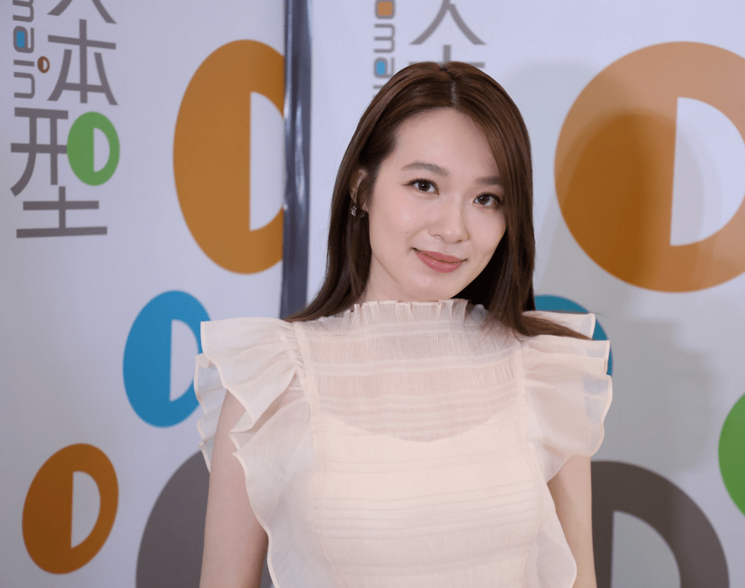 除了陈星妤有大尺度画面外,蔡洁亦不少,其中同司徒先生(李道瑜饰)在床