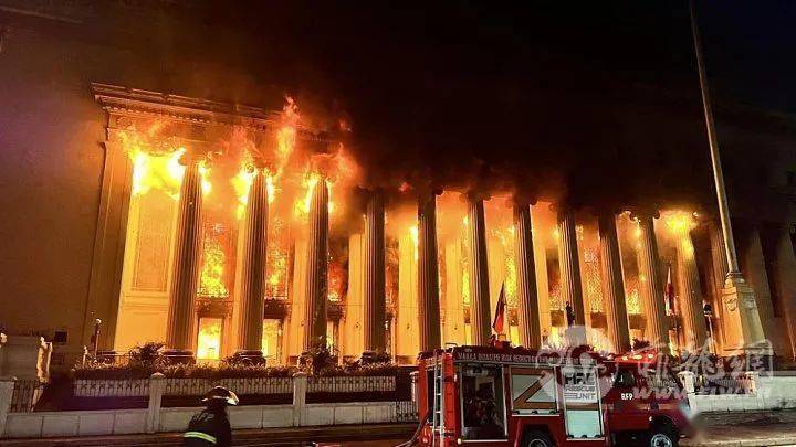菲律宾马尼拉邮政大楼遭大火吞噬 提升至
