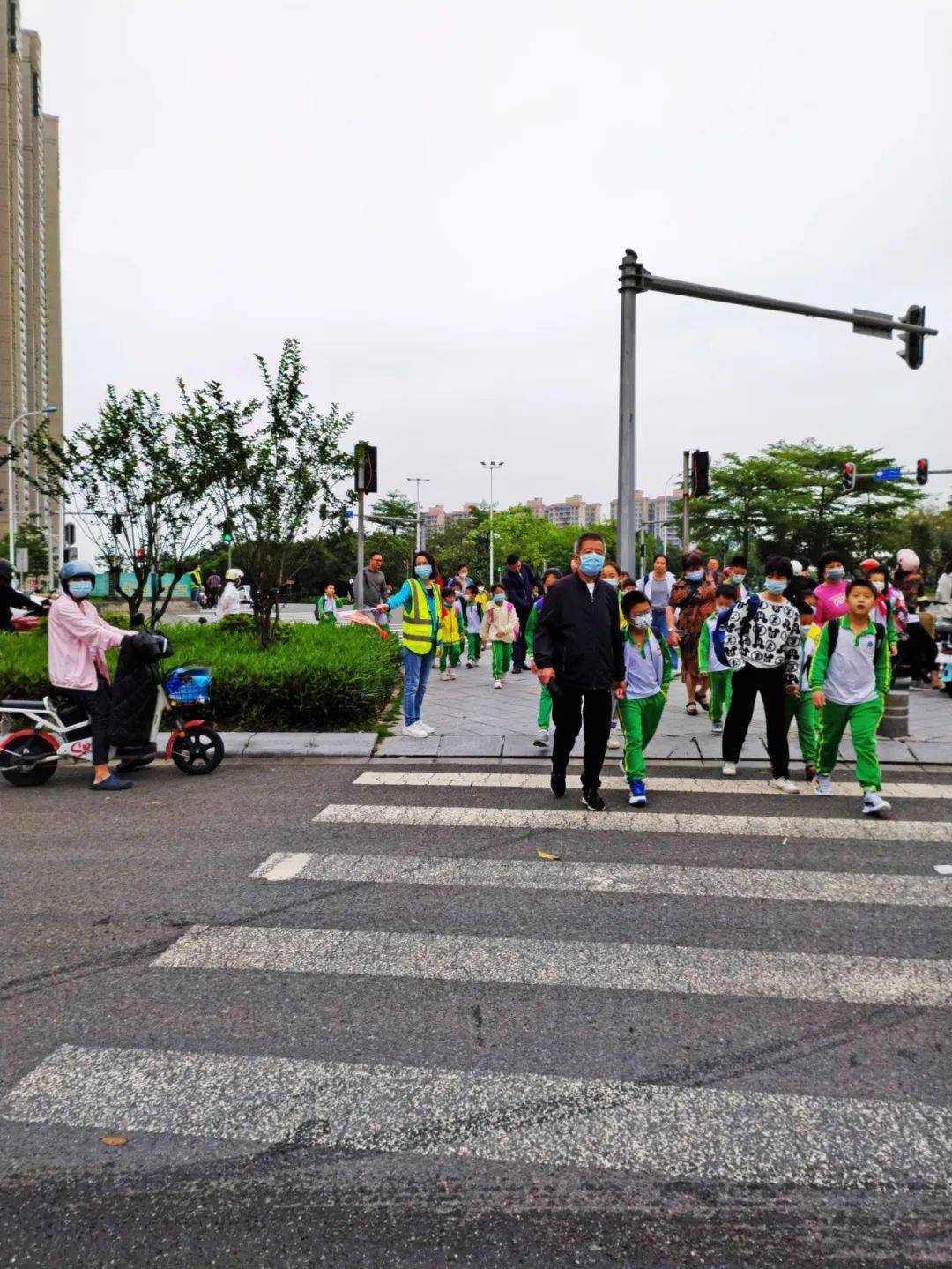 佑淇妈妈赵佳莹妈妈周佳欣爸爸周昱帆爸爸庄航舜妈妈祖承希妈妈二6班