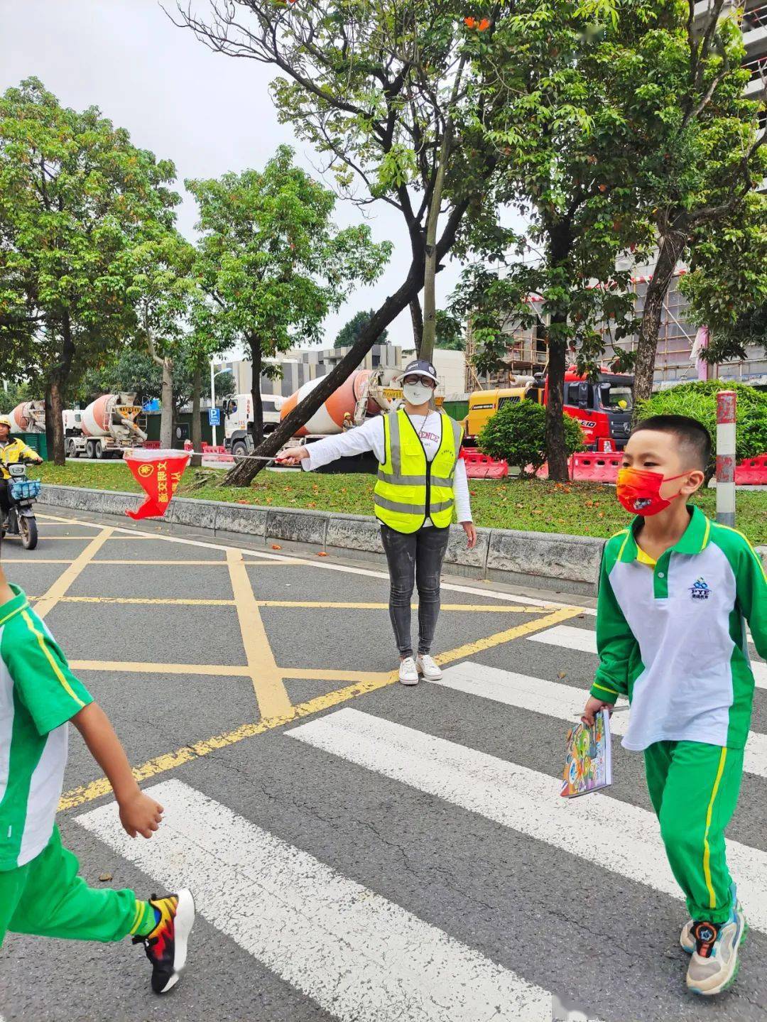 焜妈妈杨静璇爸爸杨宇赫爸爸张佑淇妈妈赵佳莹妈妈周佳欣爸爸周昱帆爸
