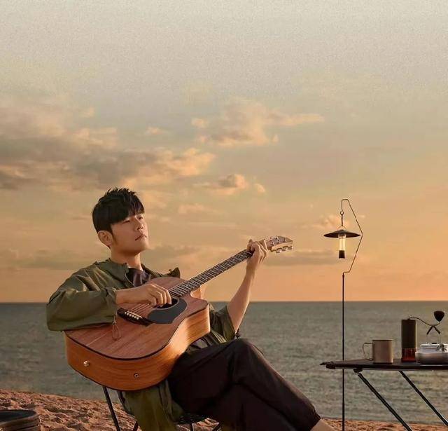 原来周杰伦写给温岚最好听的歌,不是《夏天的风》,也不是《祝我生日