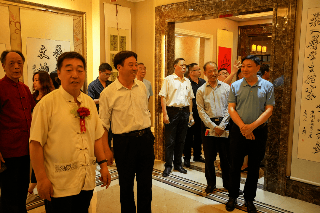 本次展览集中展出了全国20多位书法家的200余幅书画作品.