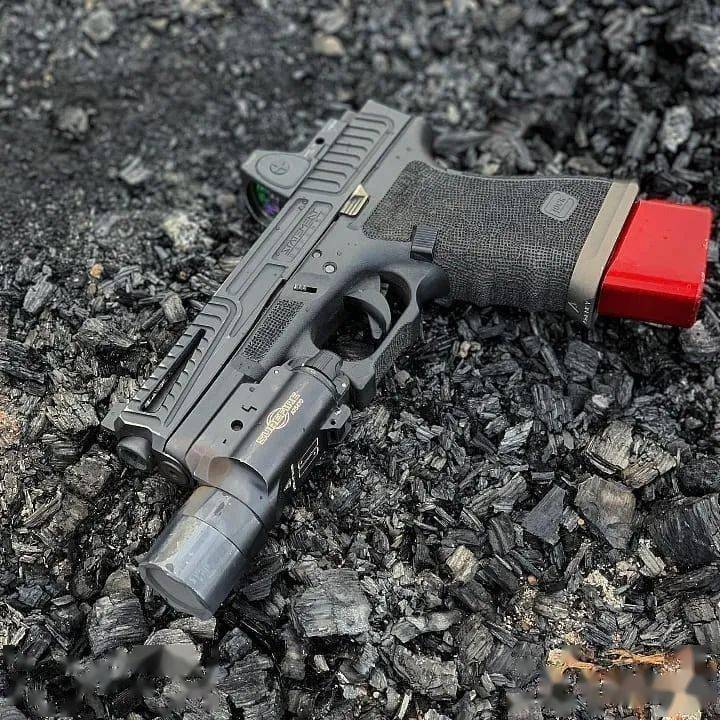 【极致美学】使用statement防御公司滑套拼装的格洛克手枪美图