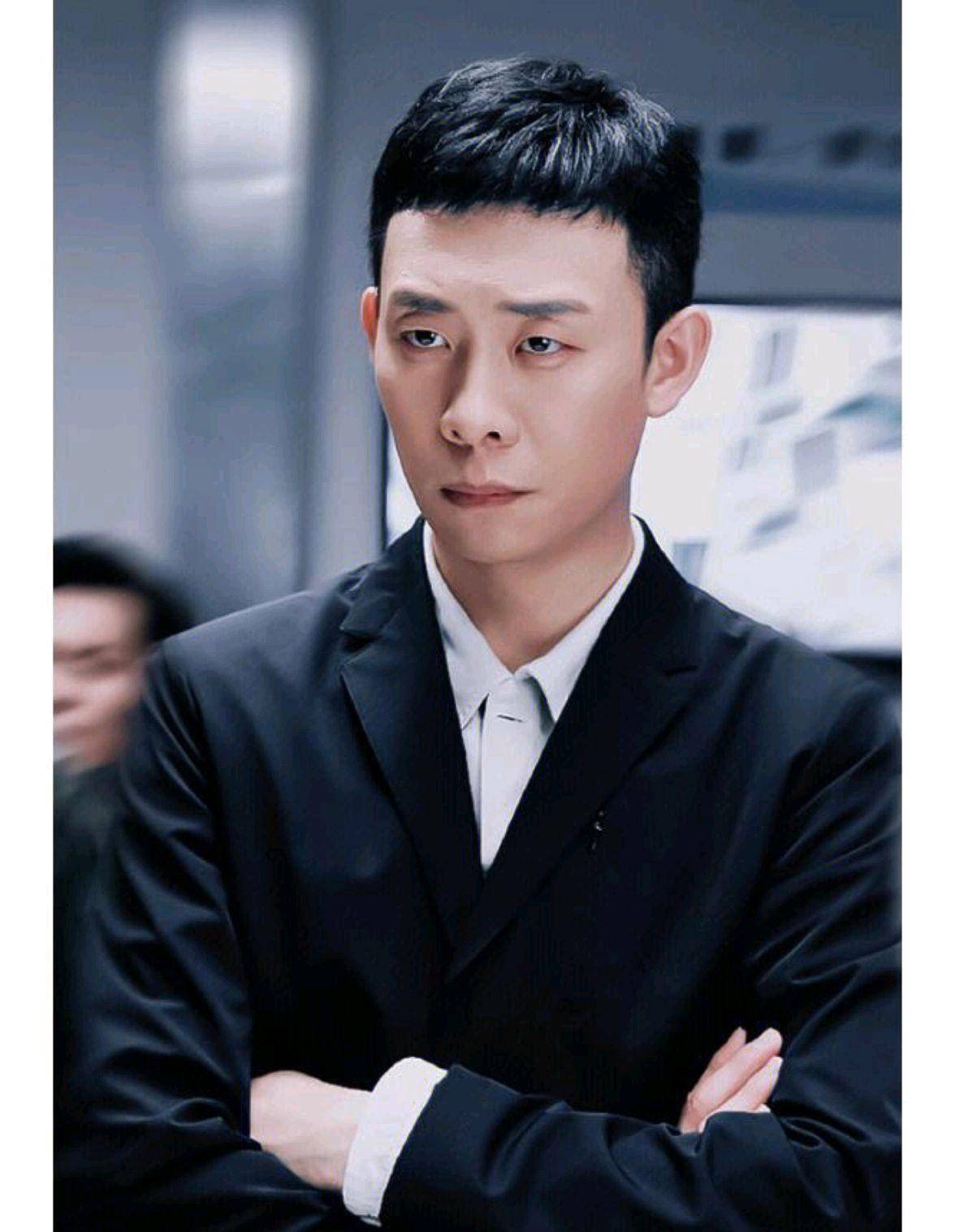 事实证明,45岁的张译,已在成为"演技派"演员的歧路上越走越远_观众_演