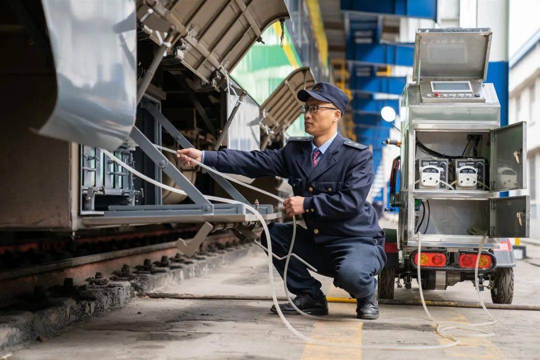 新时代·成铁榜样丨张大成:有求必应的"张大夫"_设备_维修_工作