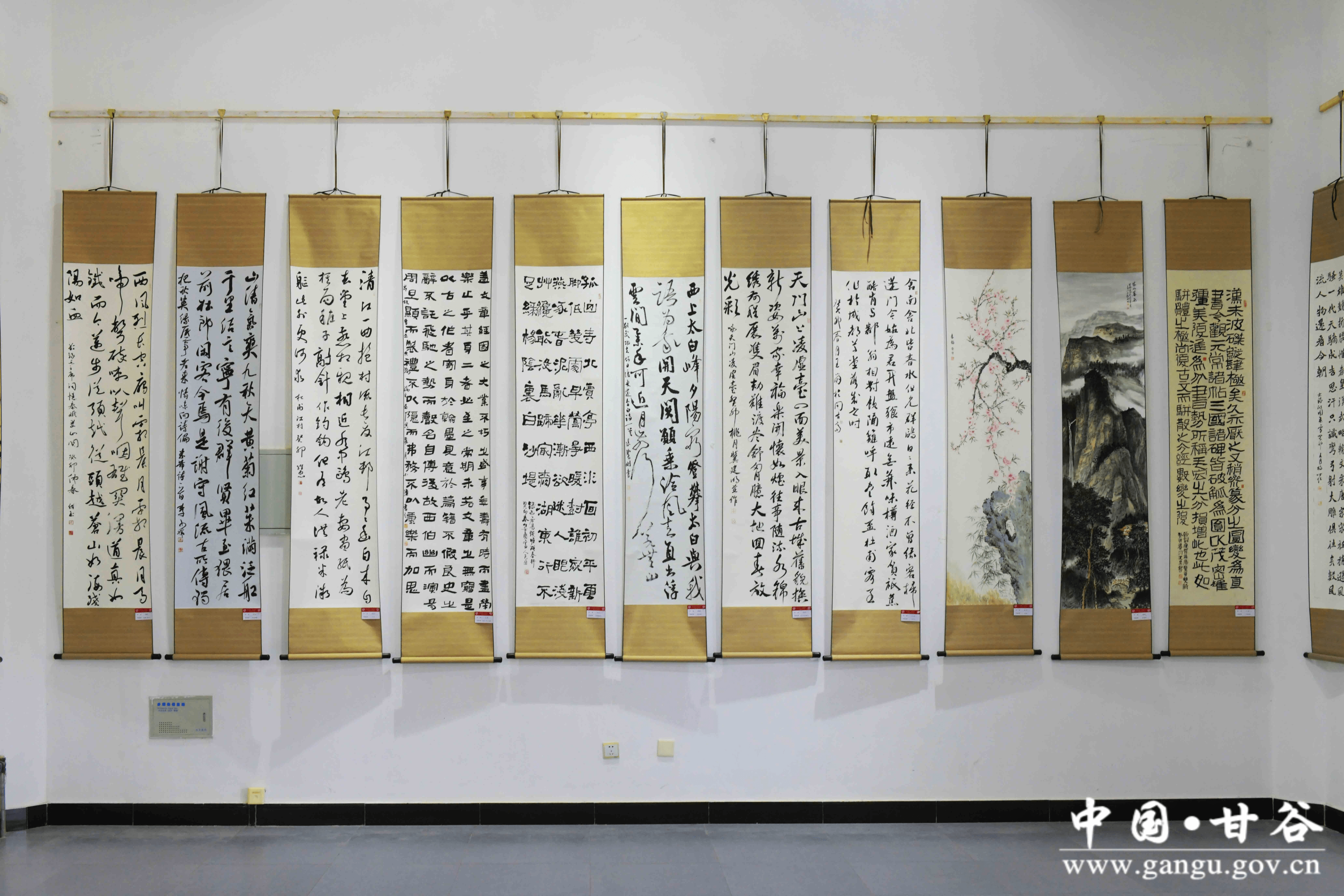 甘谷县"石榴杯"书画展开展_中华_文化_作品展