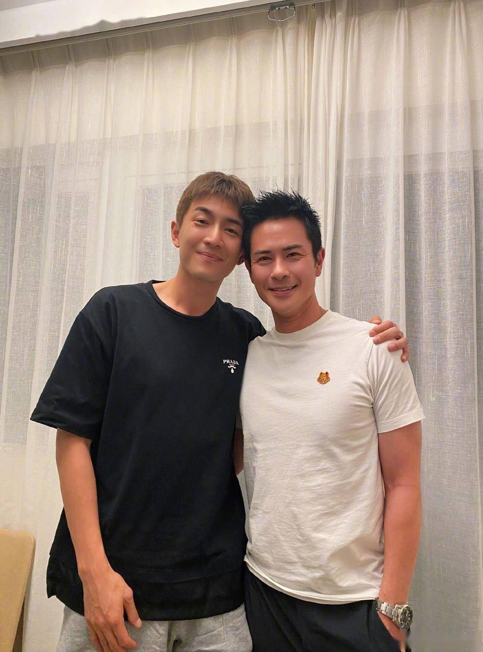 郑嘉颖晒与林更新合照,梦回《步步惊心》,温暖的回忆!