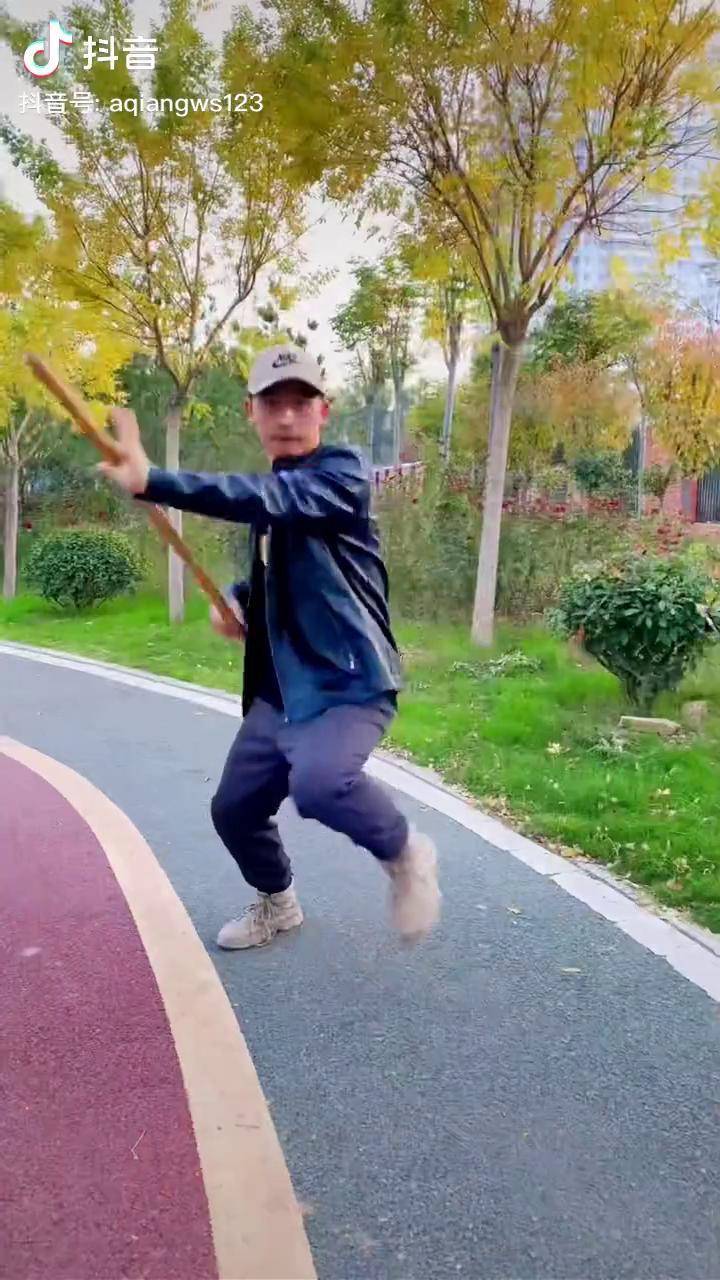 一组简单实用的街头防身格斗组合动作短棍术 防身格斗术