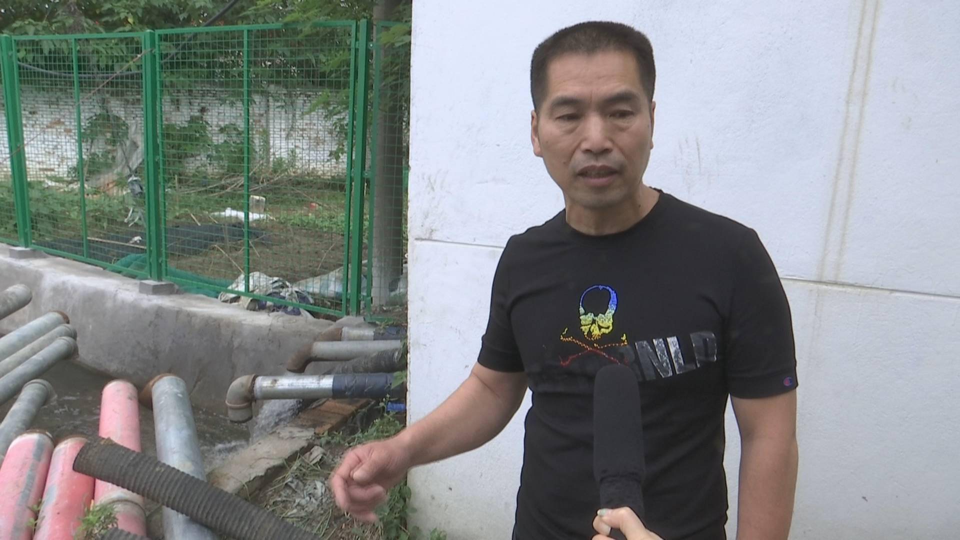 莲塘镇墨山村党总支副书记 张华以前是四根小管起不到好大的作用,经过
