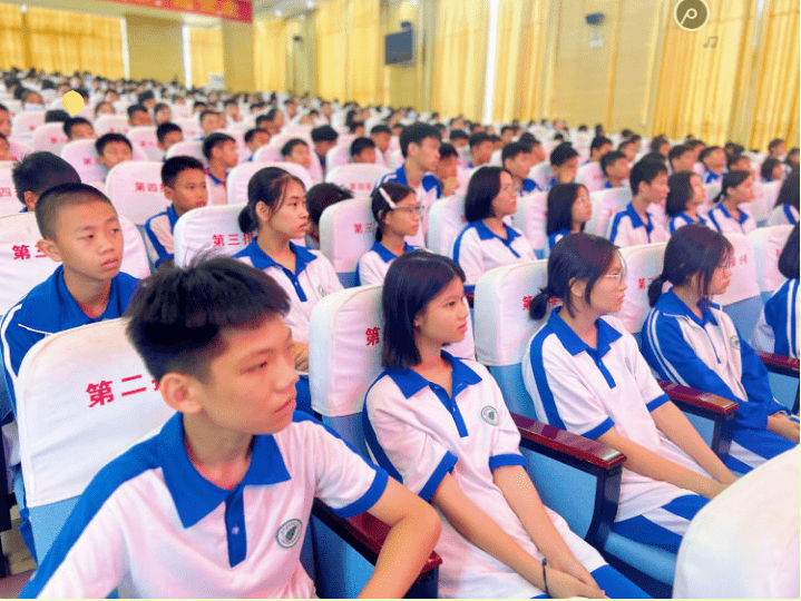 走进乐东思源实验学校举办的乐东县第三批青春健康项目启动仪式暨青春