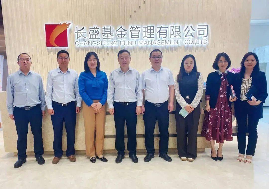 长盛基金董事长胡甲对建行安徽分行一行的到访表示热烈欢迎,并详细