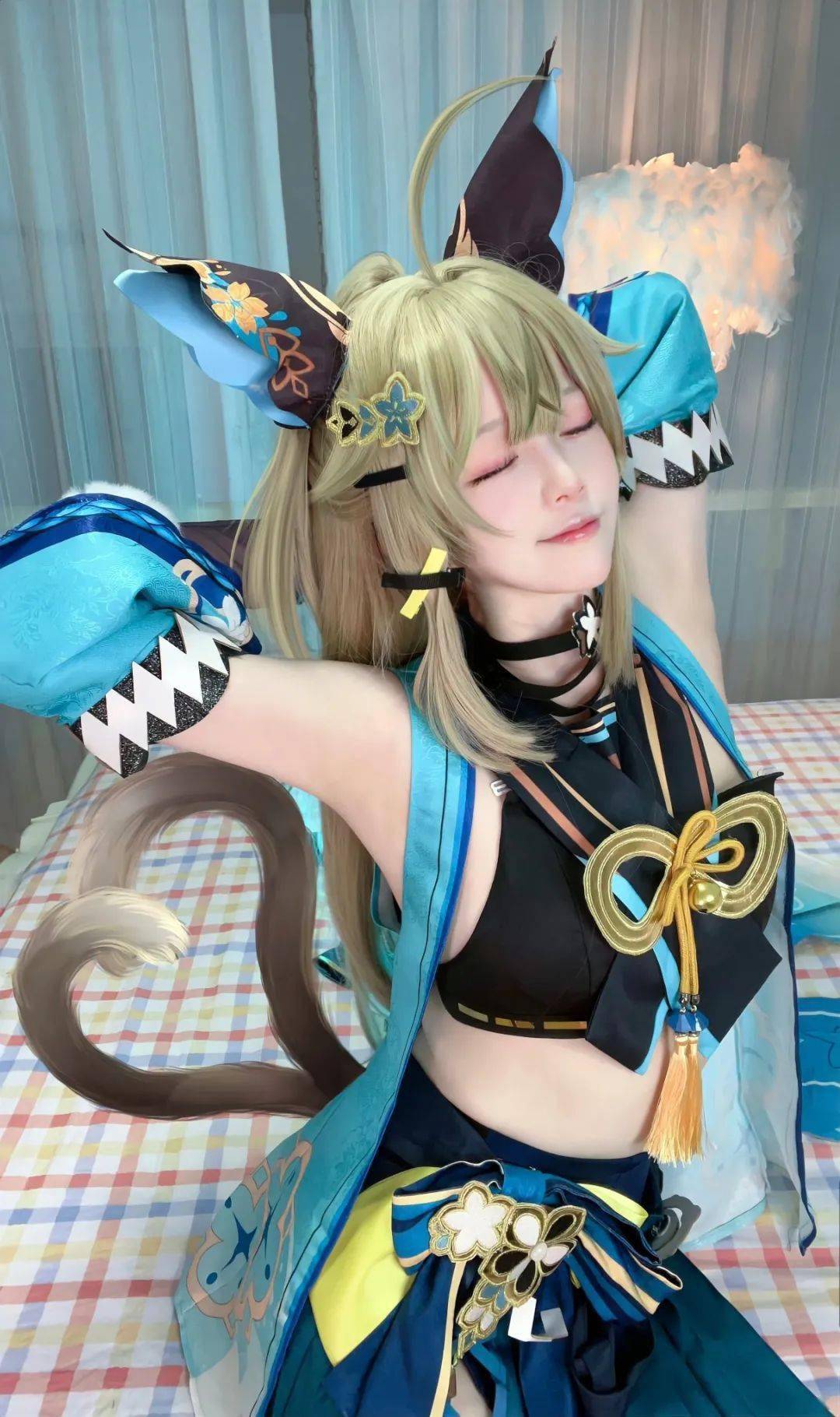 小姐姐cos绮良良，尾巴都是爱你的形状_手机搜狐网