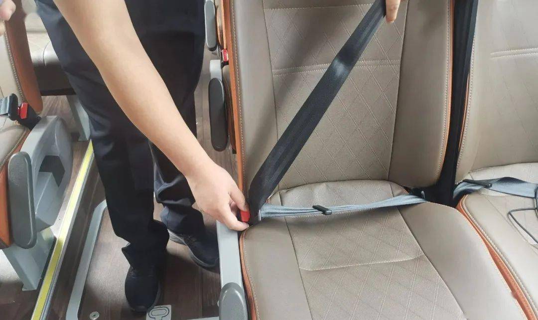 文明出行 一盔一带|为了您的安全,一定要系牢安全带_搜狐汽车_搜狐网