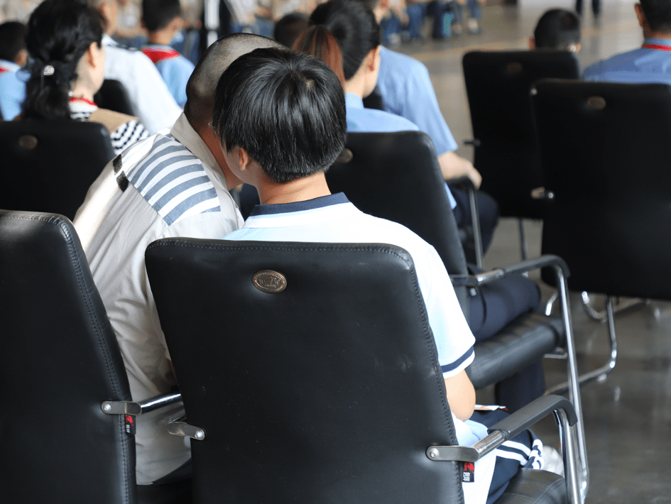 河北保定:高墙内来了特殊访客 亲情帮教走进保定监狱_服刑人员_中心