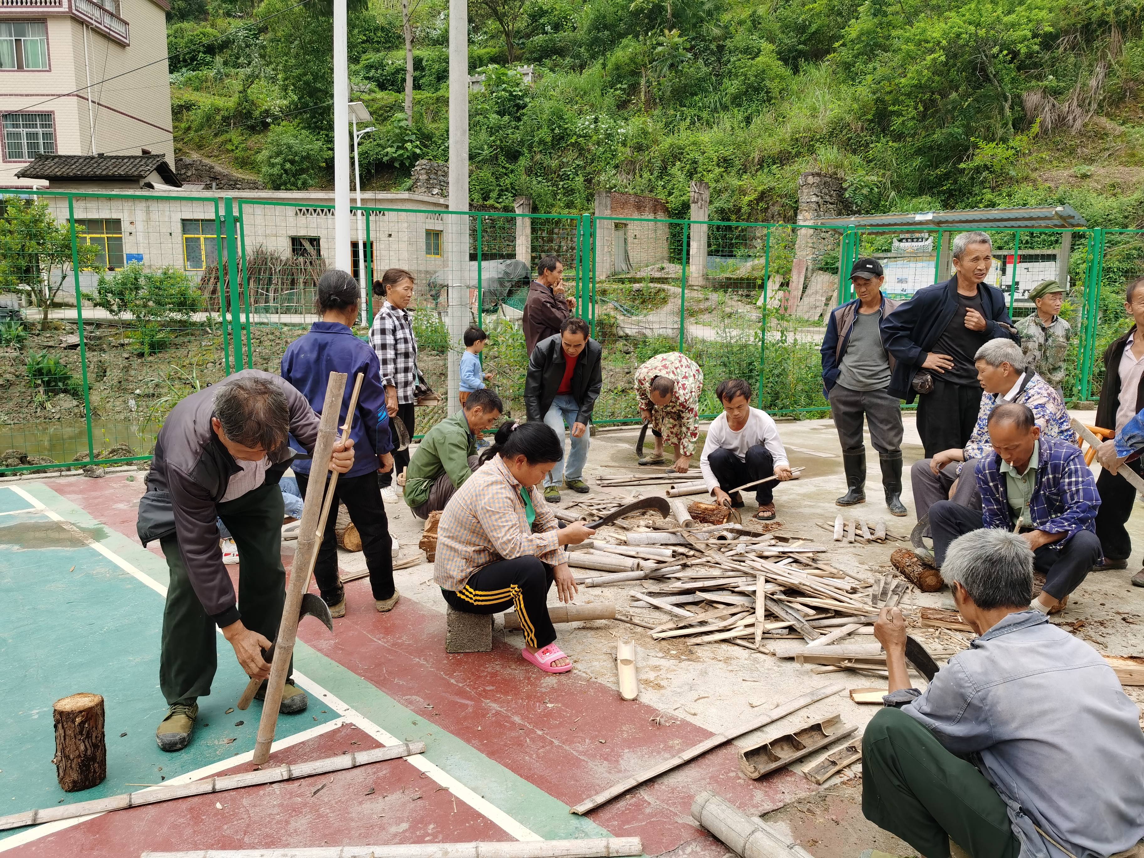 岑巩县两河村:党员干部带头干 和美乡村展新颜