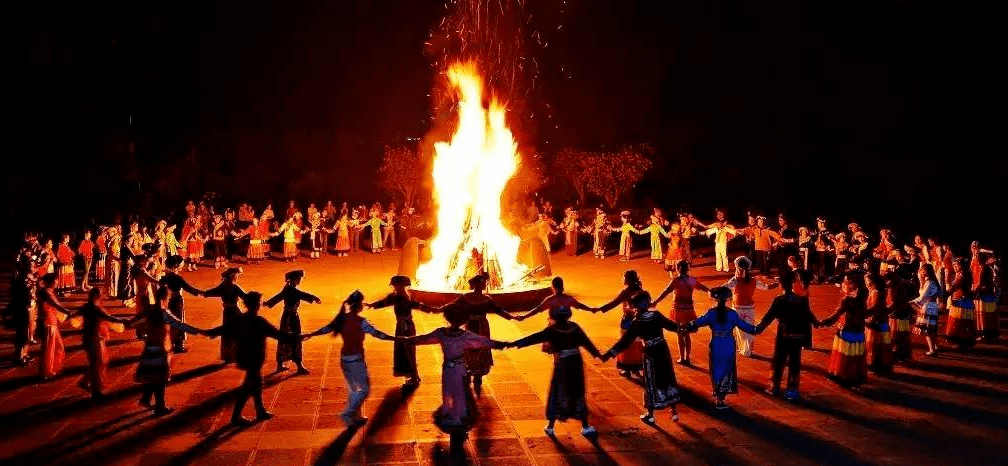 希拉穆仁草原篝火晚会图片