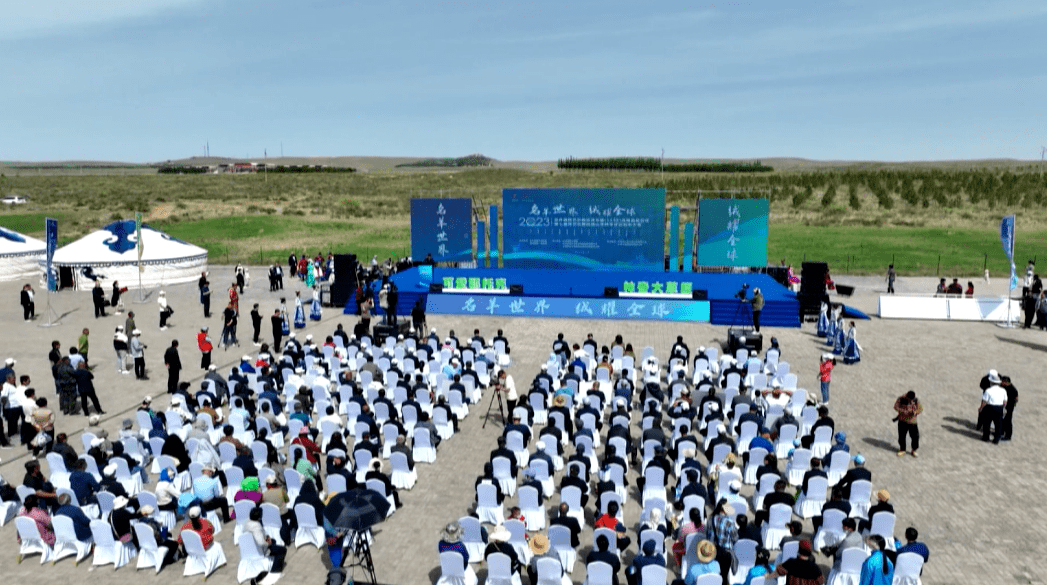 自治区农牧业科学院党组成员,副院长孙海洲,自治区农