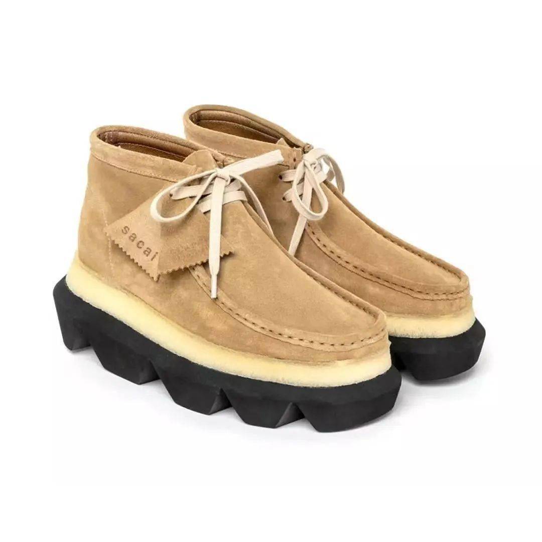 不一样的拼接设计，Sacai x Clarks Wallabee本周登场！_手机搜狐网