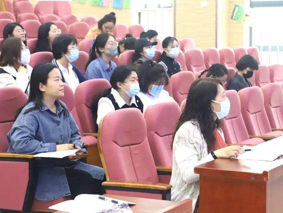 东港中学,西苑中学,云山小学和墟沟小学开展教学示范和专题讲座,促进