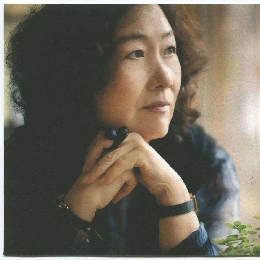 “女诗人的读者是神”：韩国诗坛巨擘文贞姬中国读者见面会_文学奖_诗作_诗集