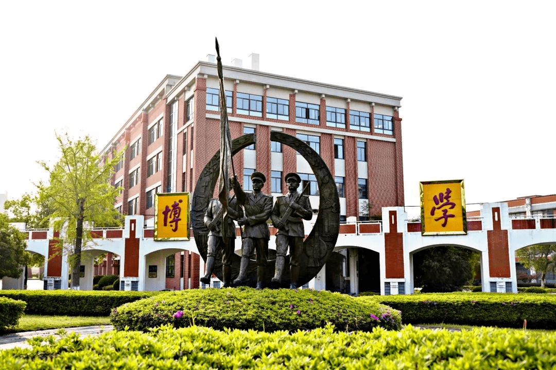 参加高考的同学注意啦!27所中国军校,等你报考_陆军_大学_工程