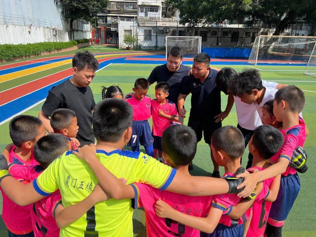 5月25日下午三点,在厦门市梧村小学拉开厦门市青少年校园足球赛儿童组