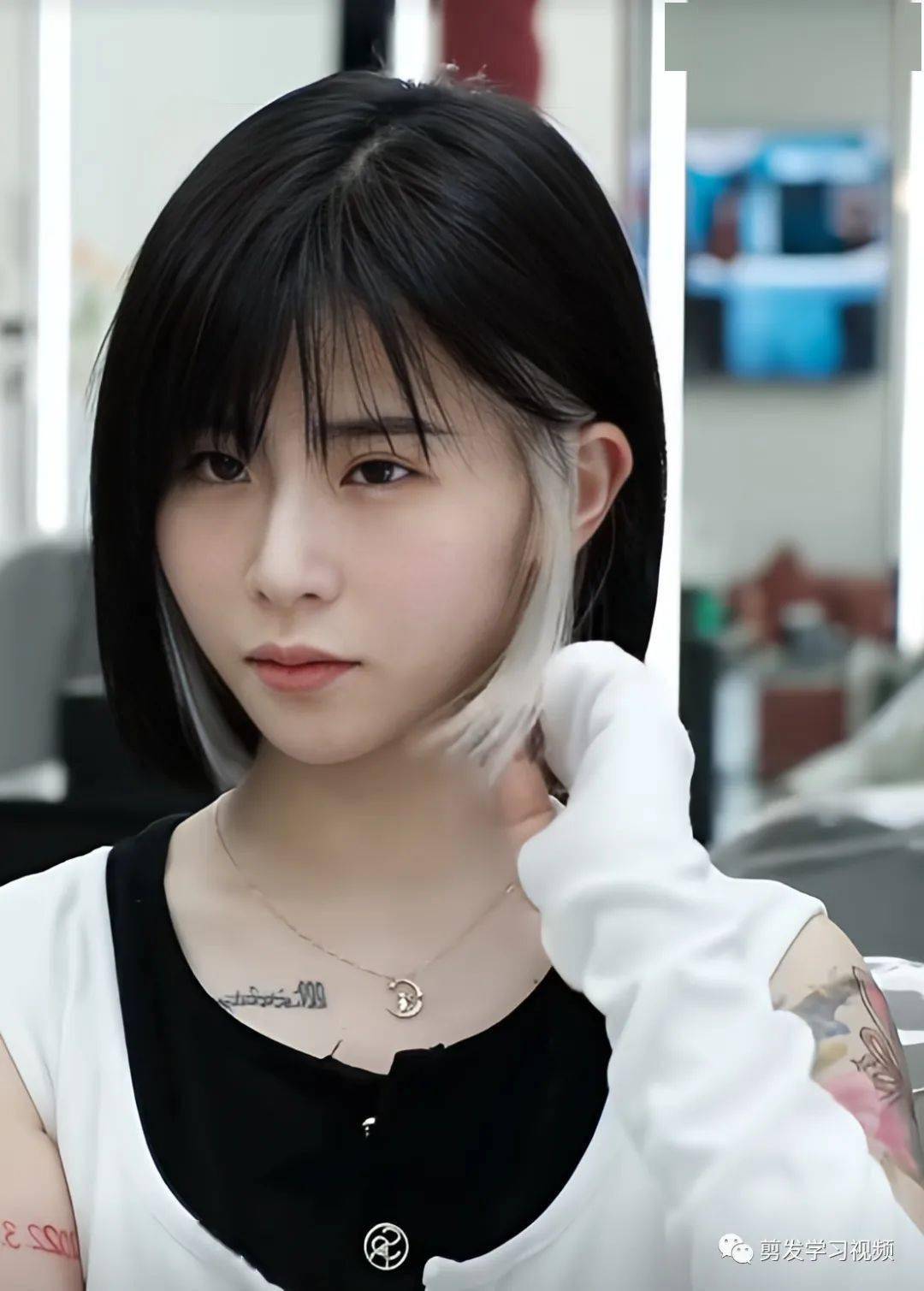 2023夏天超火的"挂耳染短发"_女生_时尚_发型