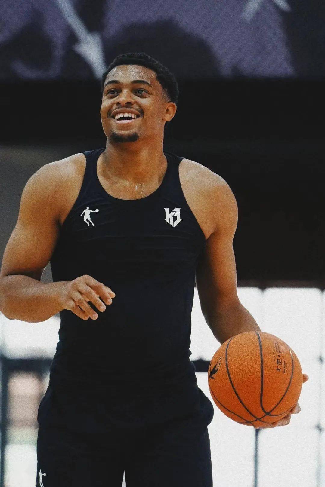 nba球星游长沙,隔人暴扣小龙虾:凯尔登·约翰逊 疾速飞升中国行_活动