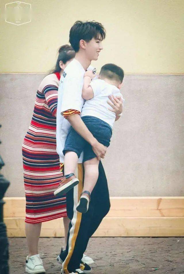 刘亦菲被6岁女孩喊"姐姐",反应和王俊凯,王源不一样_范冰冰_小朋友