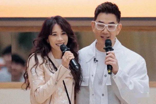 莫文蔚大露背火辣登场 惊喜再遇张震岳任贤齐_合作_热狗_歌曲