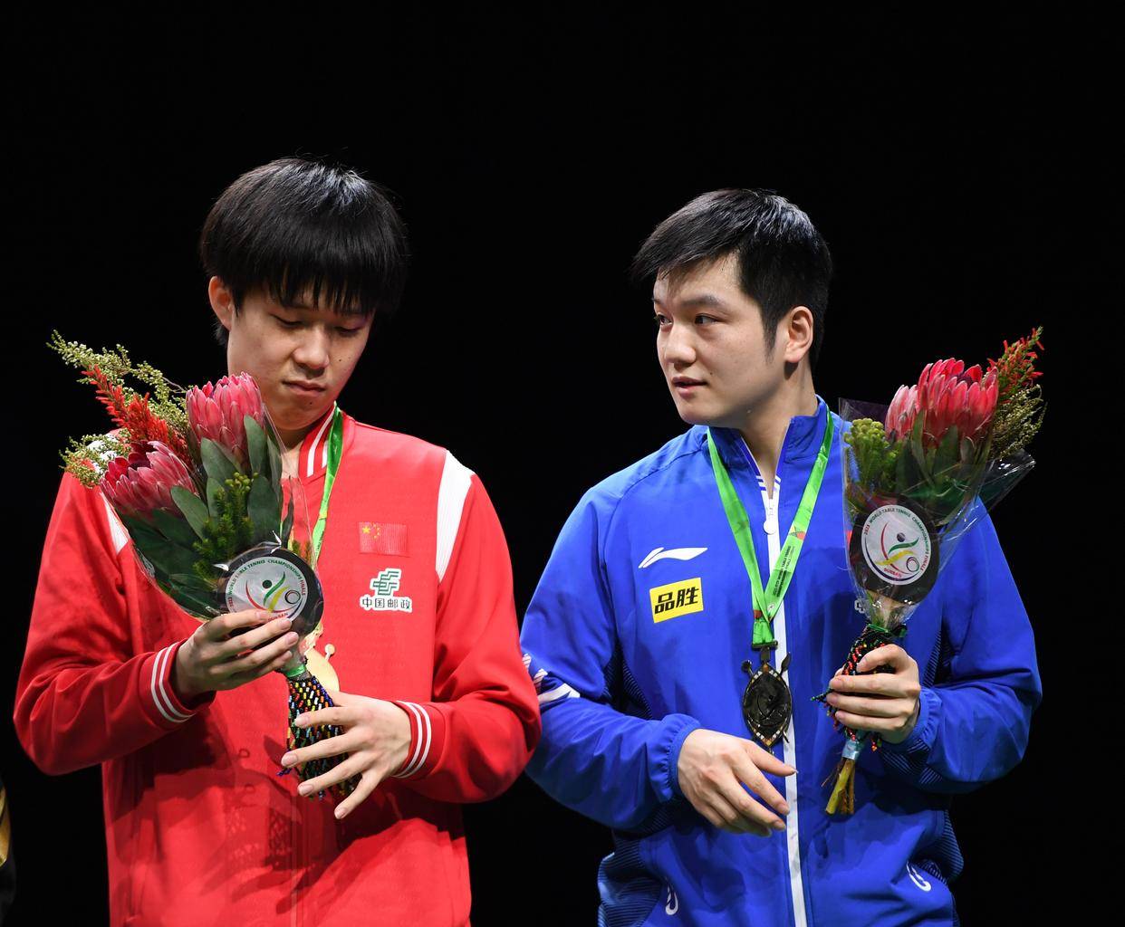 乒乓球——世乒赛:樊振东/王楚钦男双夺冠(7)_新华社_组合_颁奖仪式