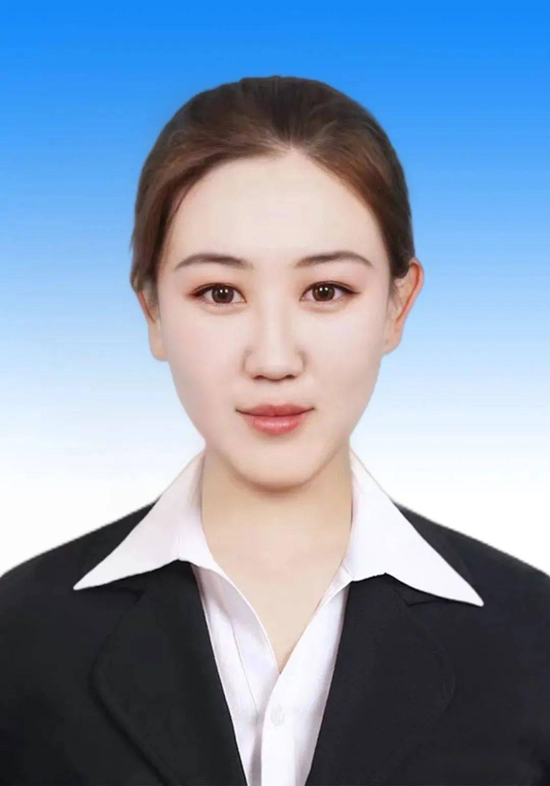 34.郭丽,女,汉族,小学高级教师,杭锦旗实验小学科学教师,科技辅导员.