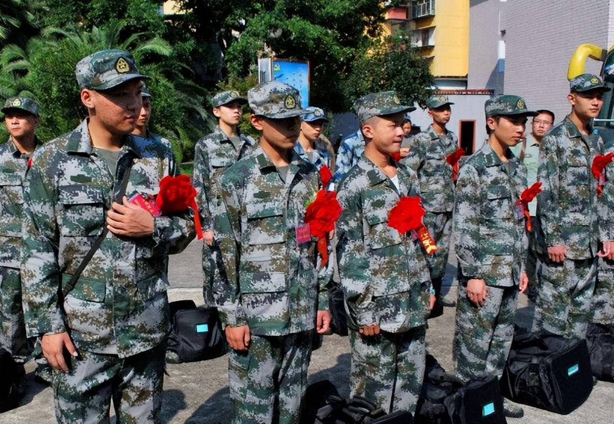又一00后男生参军拒服兵役,将面临8项严惩,当兵真不