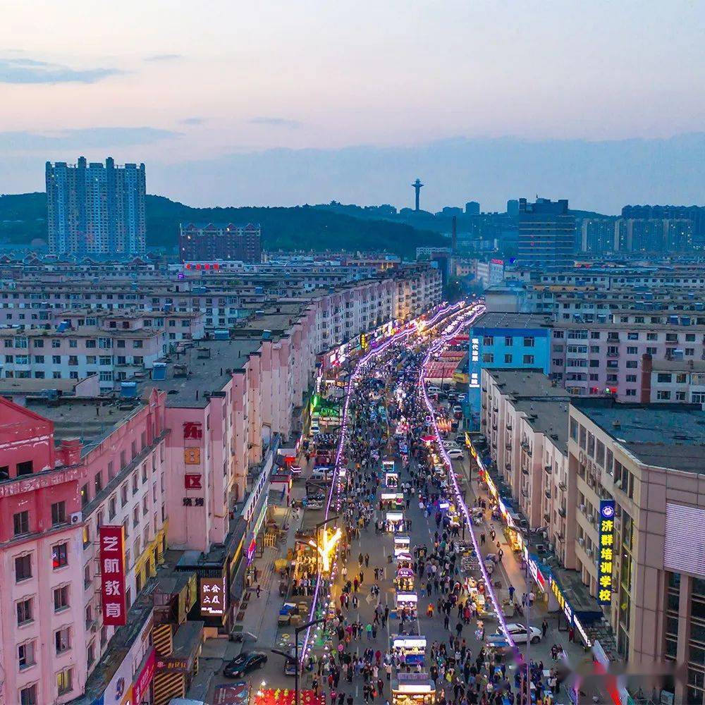 (吉林市珲春街夜市 图:图虫创意)▼熟悉的烟火气又回来了其中受疫情