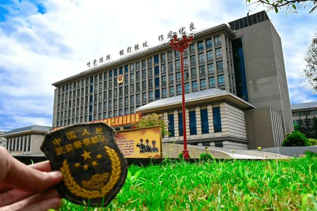 忠诚 精武 博识武警警官学院等你来武警特种警察学院忠诚 勇敢 团结