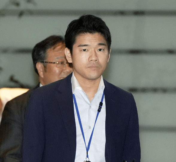 又摊上事后,岸田文雄开除了他的长子_秘书官_日本首相_田翔