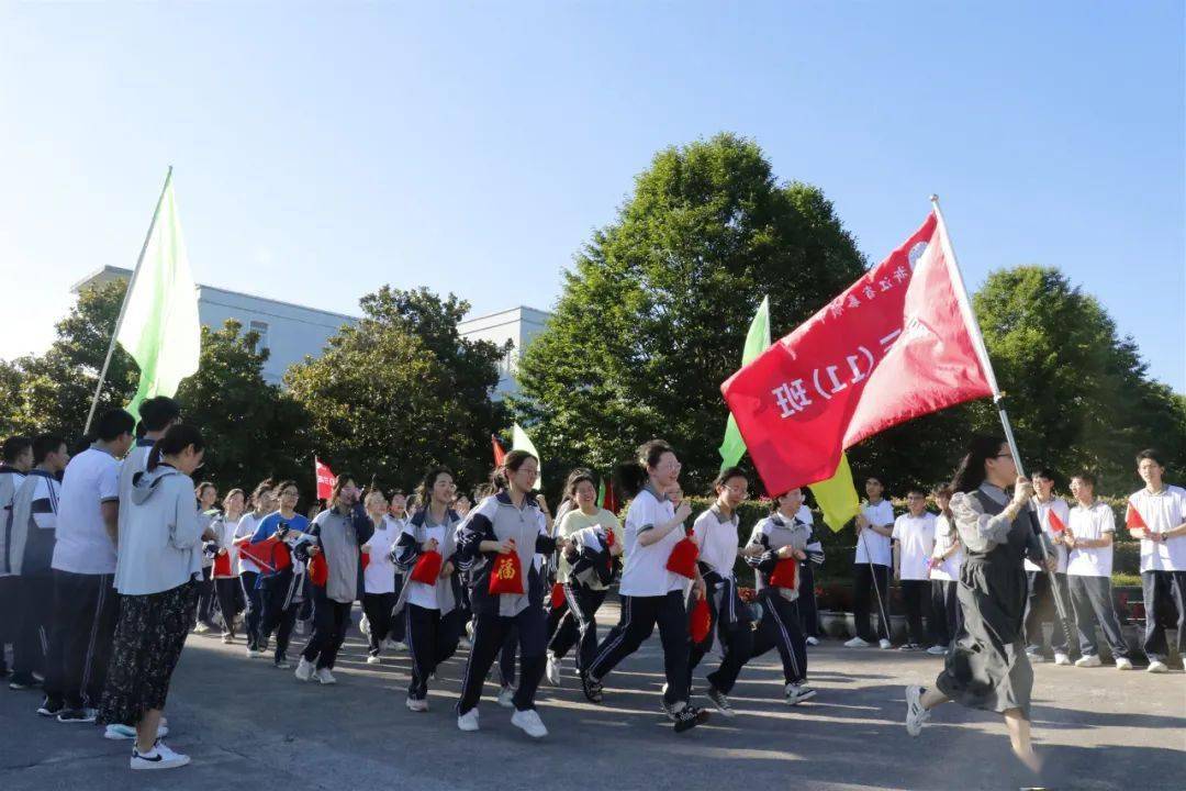 泰顺中学内一幕!太热血了_高三_学子_祝福