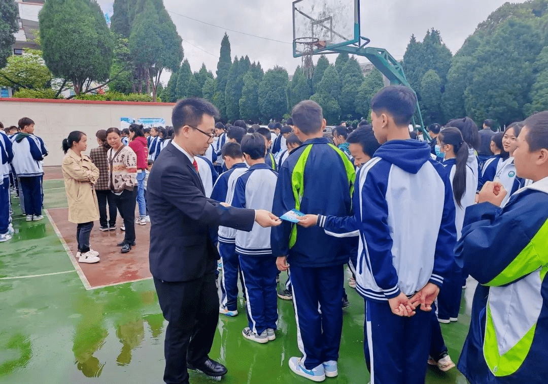 69织金法院龙场人民法庭与司法所,派出所等相关部门联合到化起中学