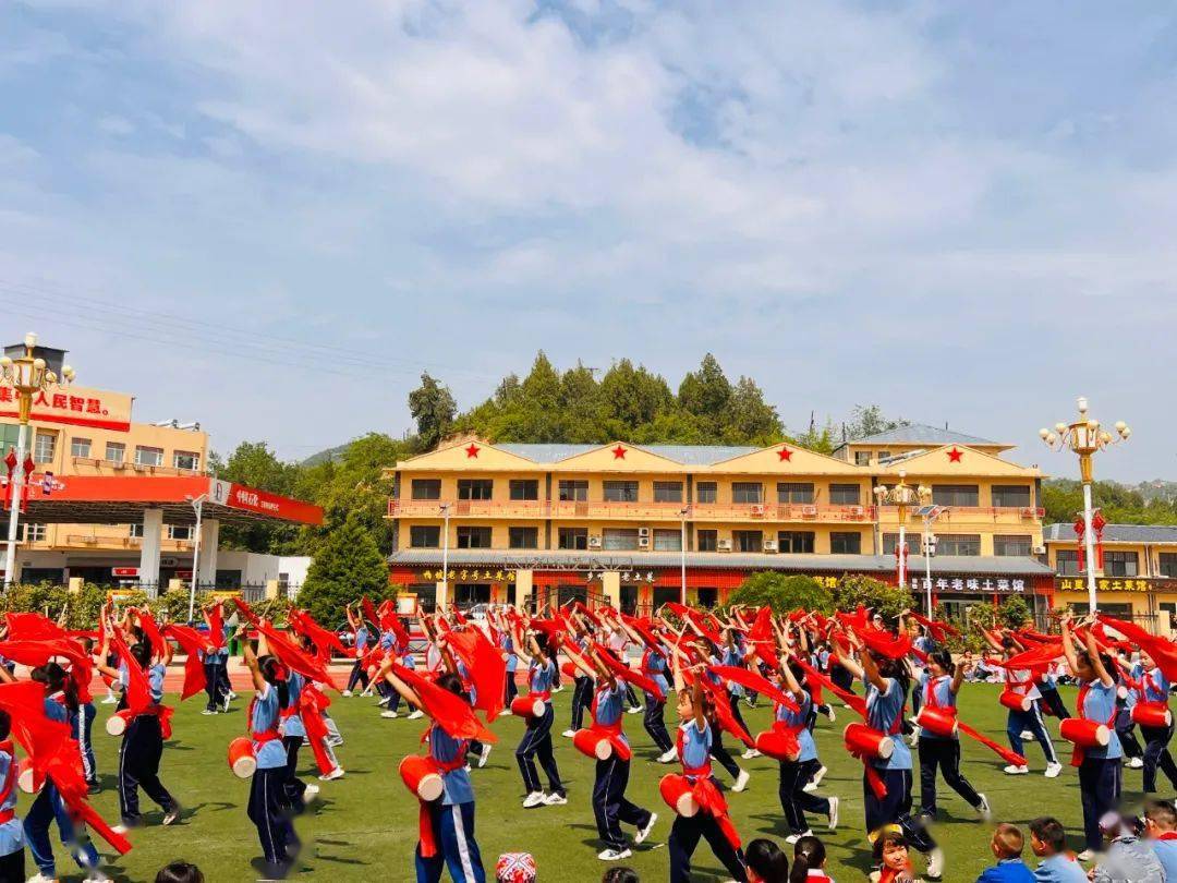 此次活动在河北省石家庄市平山县西柏坡希望小学举行了一场别开生面的
