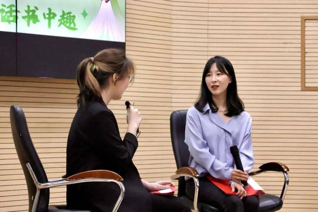 人文学院讲师刘欣玥老师与大家分享了张悦然的《情感的支点》.