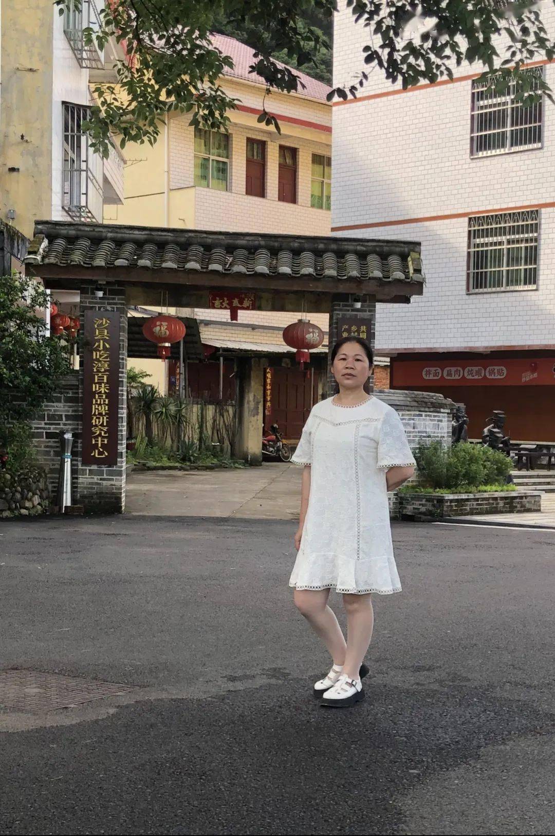 罗悦晗妈妈认为,作为孩子的家长,凡事要以身作则,率先垂范.