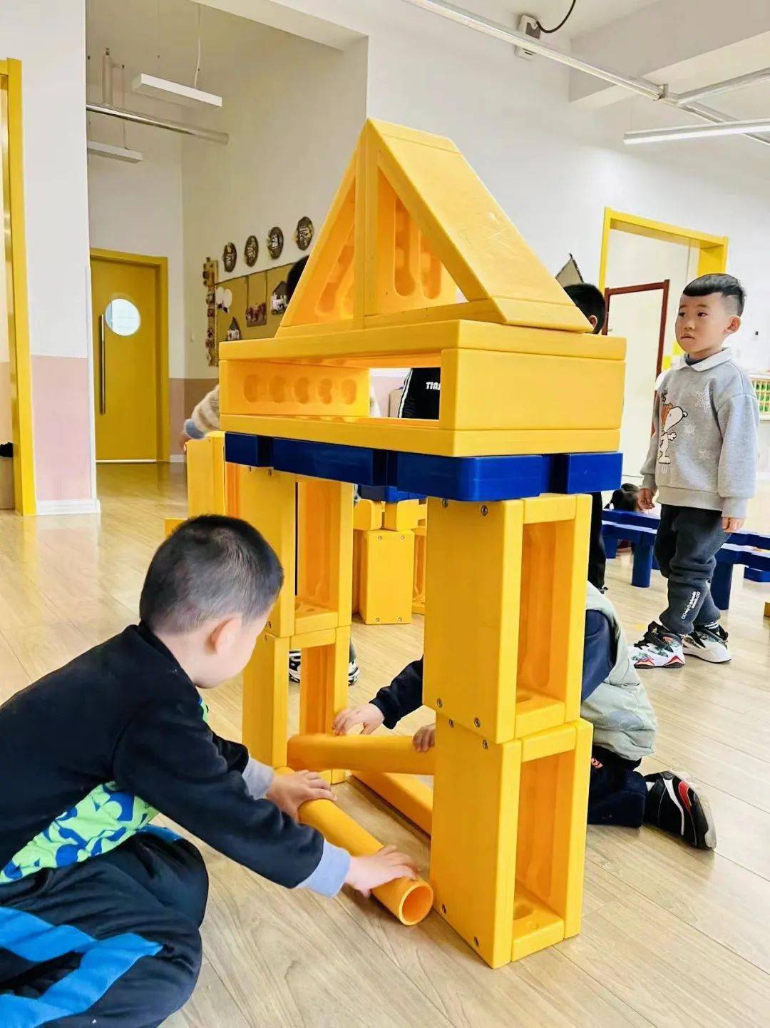 67推开想象力的大门!这群幼儿园的"小鲁班"用创意征服世界