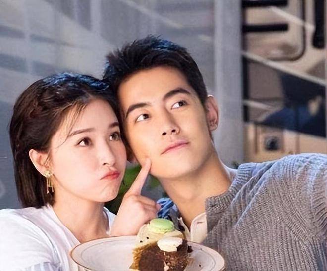 阚清子被男友求婚成功,婚戒又大又贵,前男友纪凌尘还在当伴郎中_恋情