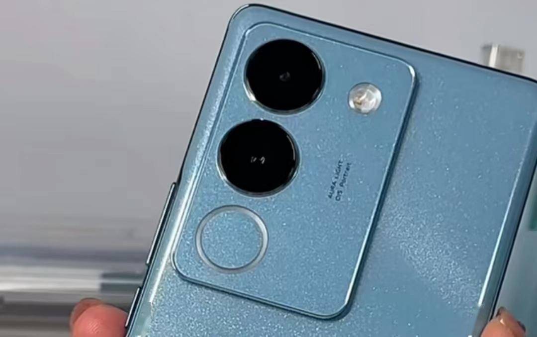 vivos17pro这一款手机在前置镜头,后置主传感器和超广角上面的配置是