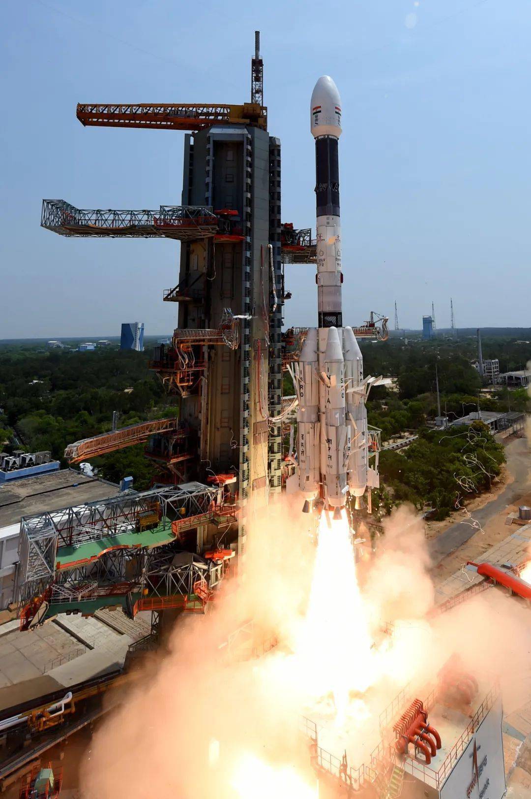 印度成功发射该国首颗第2代本土导航卫星